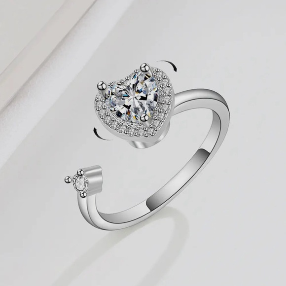 Elegant Silver Heart Ring - Fidget Spinner Ring - Picture 1 of 1